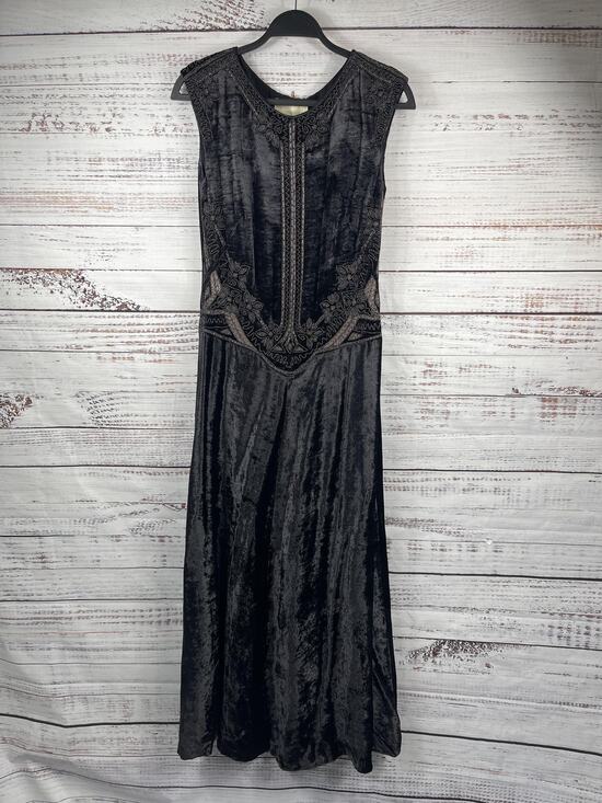 Mondi Dresses & Skirts - Mondi Dress Women's 38 US SZ 8 Black Beaded Crushed Velvet Sleeveless Maxi Gown
